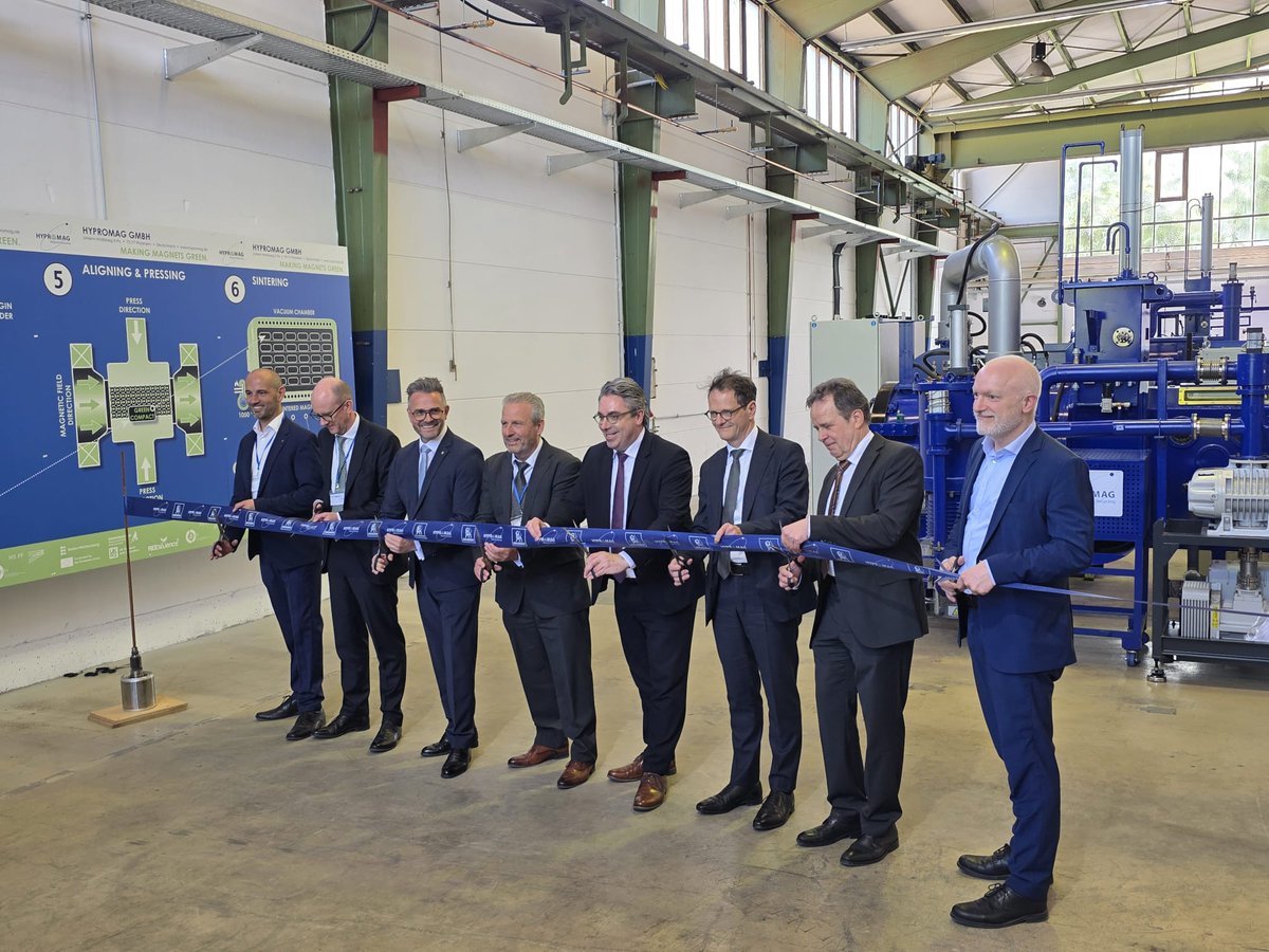 Share_Talk ™ tweet media