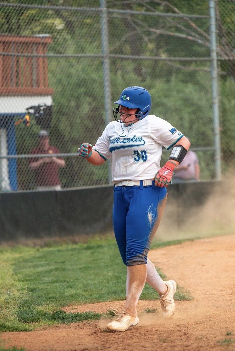 PaytonBerr2029's tweet photo. At the end of a hard week you have to remember what you’re playing for. All for the love of the game. https://t.co/gdLSbYk4jf