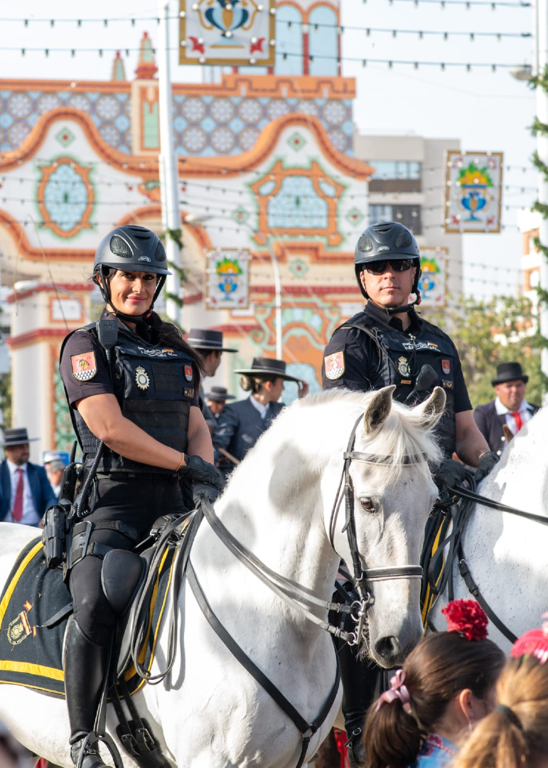 interiorgob's tweet image. #Recap | Finaliza la Feria de Abril de #Sevilla

👮‍♂️ @policia sigue trabajando por tu seguridad. 

📞 A solo tres números de ti ➡️ 091