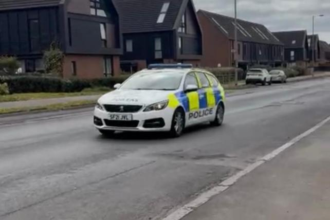 GLAPatterNews's tweet photo. Armed police have sealed off Springfield Road near the Glasgow International Arena this afternoon following a serious assault.
A 77-year-old man has been taken to hospital after being stabbed in his car. Auckland Wynd within the Athletes’ Village is also closed.
#BreakingNews https://t.co/vcd5YTlNRS