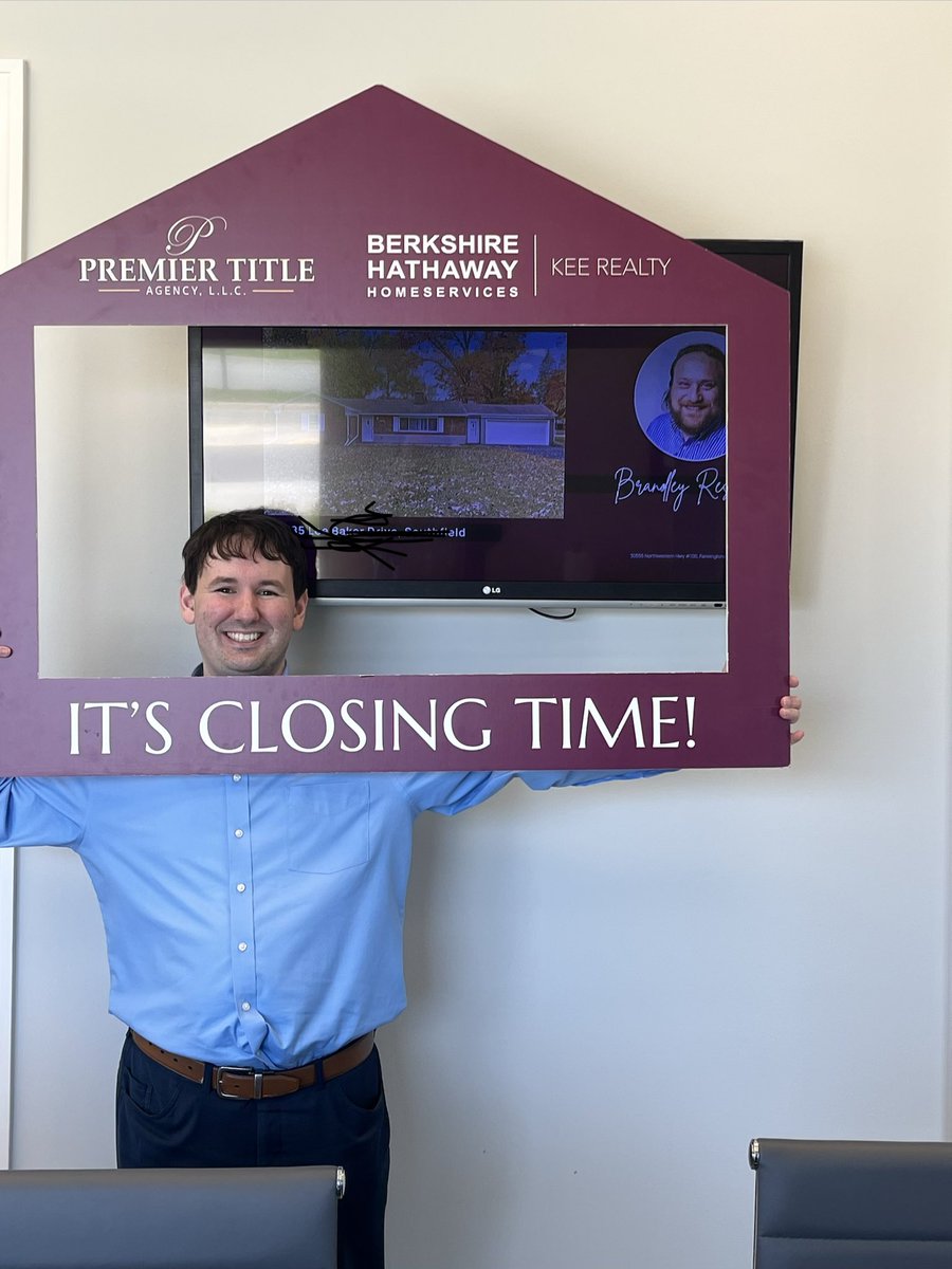 resnickrealtor's tweet image. Congratulations Aaron on your first home.  I am so happy to be able to help guide you through this big step in you life.  #newhome #realtor #home #metrodetroit  #realestate #realtorswhocare