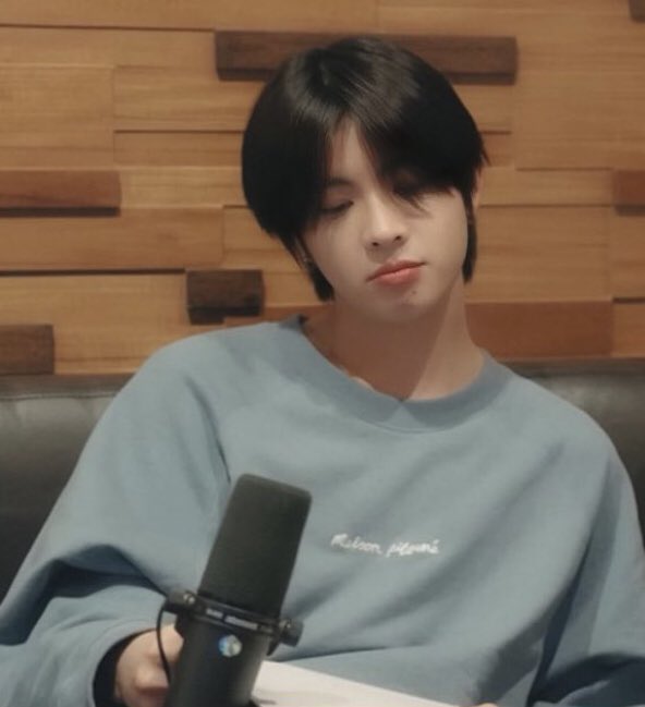 th32n's tweet image. แล้วจะไม่ให้จีบยังไงไหวว🙁🤏🏻

 #Firstone