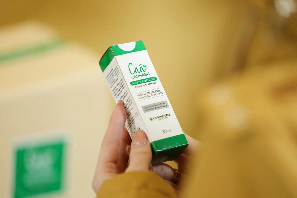 Norte_Grande_'s tweet photo. Corrientes comercializará aceite medicinal de Caá Cannabis en farmacias 

El gobernador @JPValdesok oficializó el relanzamiento del aceite medicinal correntino, y anunció que el producto llegará a las góndolas de las farmacias en mayo https://t.co/QA63T3jDV5