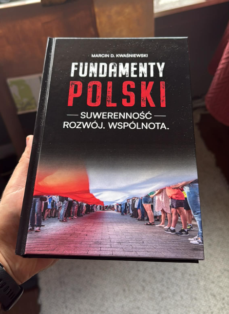 czardam's tweet photo. Mam i ja - a że majowka przed nami, to będzie czytane. https://t.co/RTeBn5h3Me