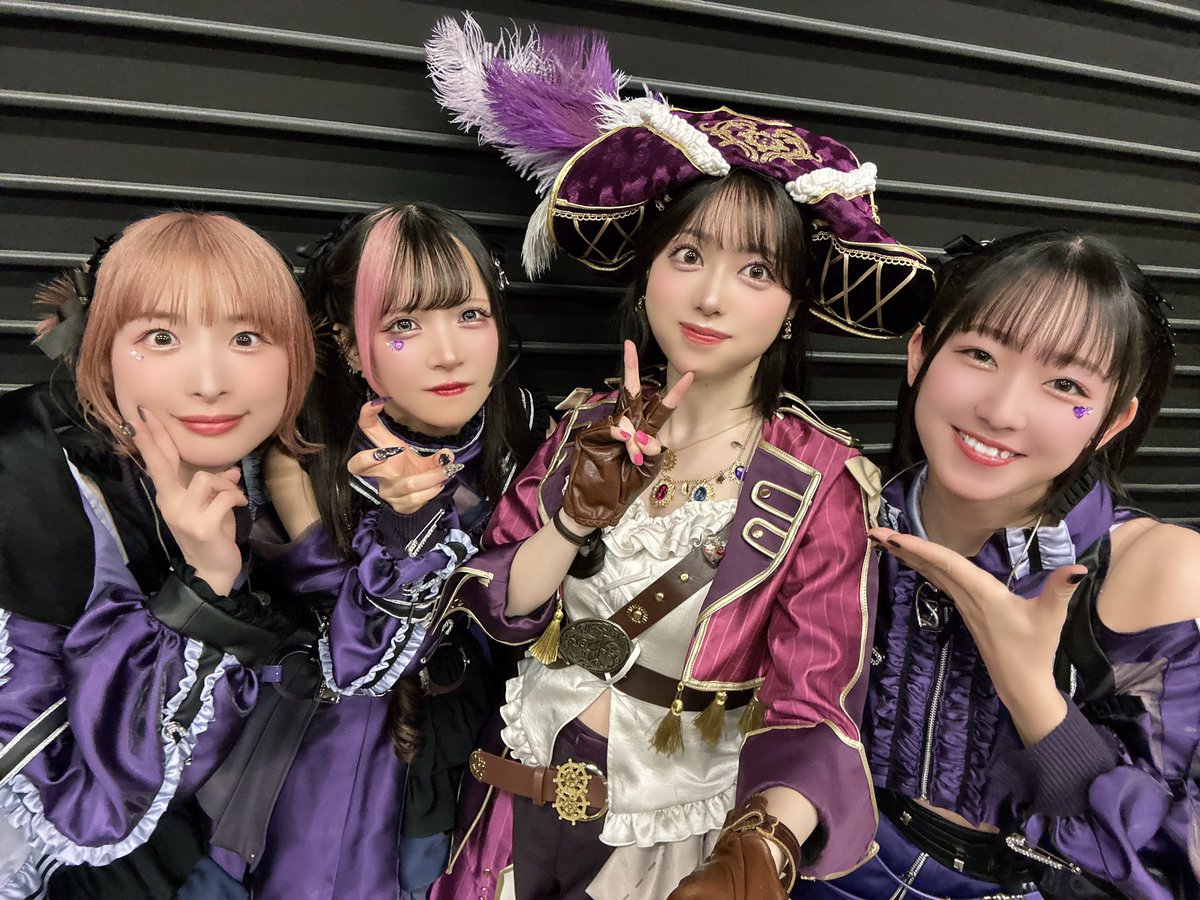 #シャニマス8th 思い出🐰💕④

両日最後の曲で、私と背中合わせだったから今回はハグできなくて多分悲しんでたほのけ可愛い

#シャニマス8th_day1
#シャニマス8th_day2