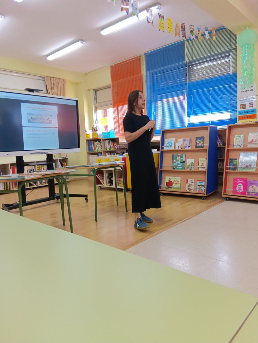 CFIECR_CT's tweet photo. Con Raquel López en @ceipmirobriga concluimos la formación " De cuento en cuento construyendo puentes lectores" @CFIE_CR @educacyl #FormaCyL https://t.co/7jXfqilTKd