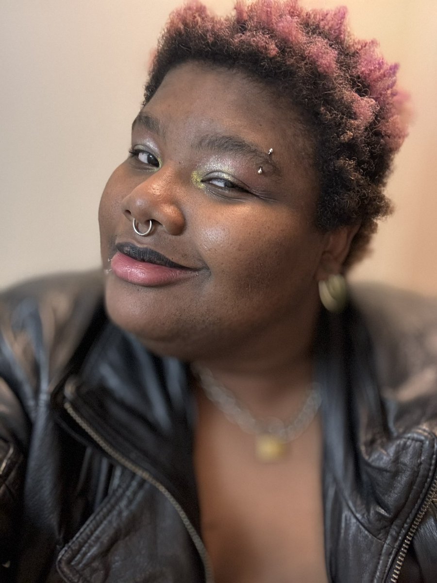 Dare2Dreamrpg's tweet photo. Found my old leather jacket and I look so hot https://t.co/93E7EMbJ5q