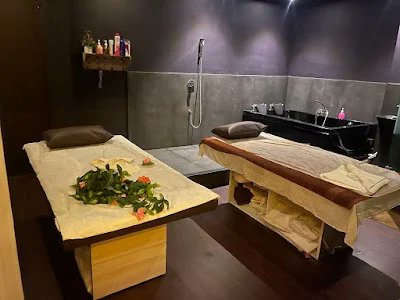 ibrahimkhann111's tweet image. रॉयल ओक स्पा में बांग्लादेशी लड़की और नेपाली लड़की के अंदर मसाज पार्लर के नाम पर बड़ा गंदा काम चल रहा है मेरा मुंबई कमिश्नर देवेन भारती सर से निवेदन है ऐसा बोरीवली में बहुत सारे स्पा हैं सब पर कड़ी से कड़ी करवायी की जाए जय हिंद जय महाराष्ट्र @CPMumbaiPolice @MumbaiPolice #spa