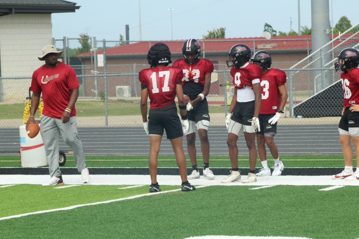 MylesWalker01's tweet photo. First couple days of spring practice 💪🏾 https://t.co/a1462mzMo7