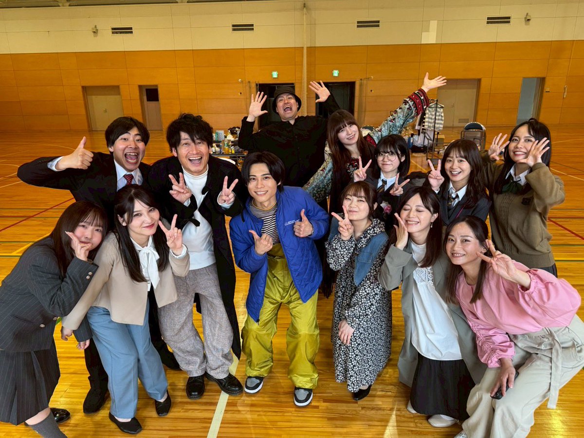#学校あす卒
恩返し延長戦が終演しました

500人もの生徒、先生たちに囲まれての公演
舞台を10年もやっていて、初めての経験ができるんだということに感謝

この2日間はとにかく楽しかったです
この非日常体験が愛おしかった
毎日やれる笑
 
「生徒たちの目がキラキラしてた」