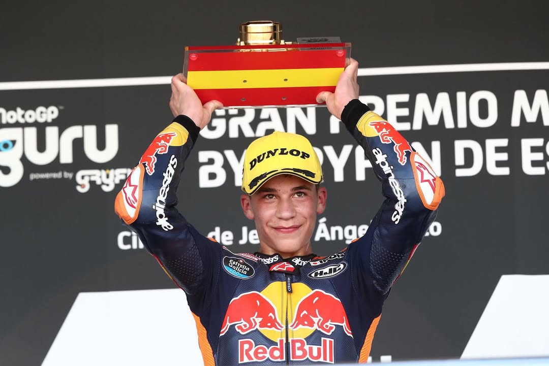 P4r3ma's tweet photo. My always and forever 💞 ♾️ 😺
#Angelpiqueras #ap36 #moto2 https://t.co/Vu9ToAOYfo