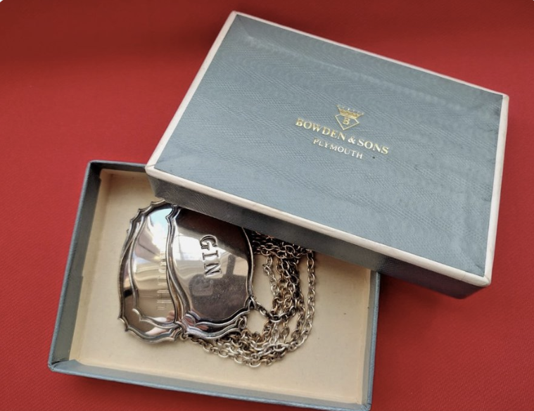 InessaW29's tweet image. ebay.co.uk/itm/1577064791… 

 It can be a great gift for Fathers' Day

Vintage DECANTER LABEL SET x6 Stylish Design Boxed MADE IN ENGLAND UK seller 

#MHHSBD #vintage #Style #decanter #giftideas #gifts #viral #giftidea #ShopVintage #VintageFinds #decor #home #birthday #fathersday