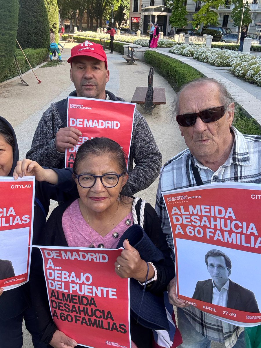 ViviendaUsera's tweet photo. Hoy nuestra Asamblea  junto con otros colectivos del movimiento de vivienda de Madrid, hace un escrache al alcalde de Madrid @AlmeidaPP_,  para que paralice los 60 desahucios que la @emvsmadrid tiene previstos para estos 3 próximos meses. https://t.co/fI67agwu1p