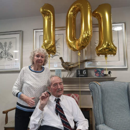 CareTalkMag's tweet image. WWII flying veteran Jim celebrates 101st birthday at Dorset care home 😊🎂🥳- bit.ly/3QzrU98

#celebrate #carehome #birthday