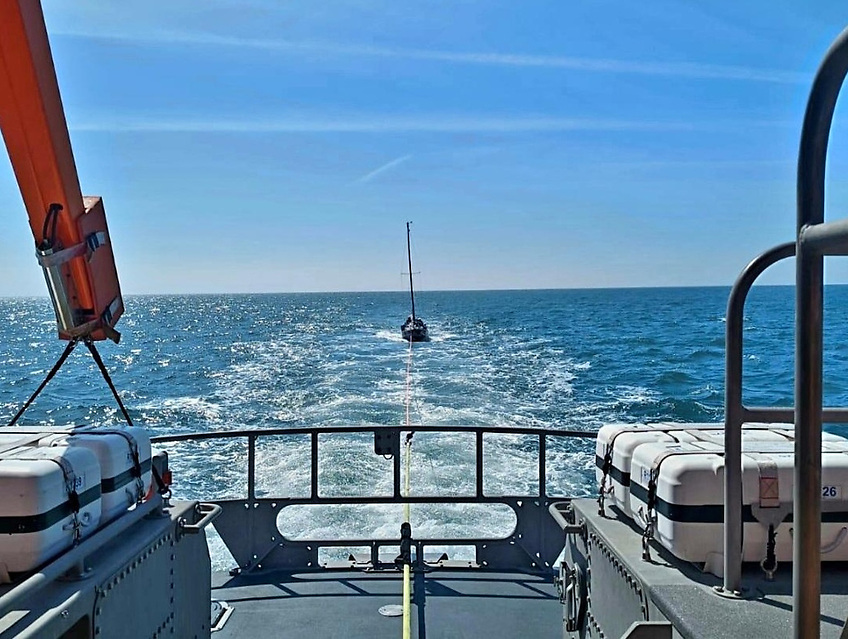 AfloatMagazine's tweet image. RNLI Assists Yacht With Engine Failure Off Carnsore afloat.ie/safety/lifeboa… #RNLI #YachtSafety #Sailors #CoastGuard #CarnsorePoint