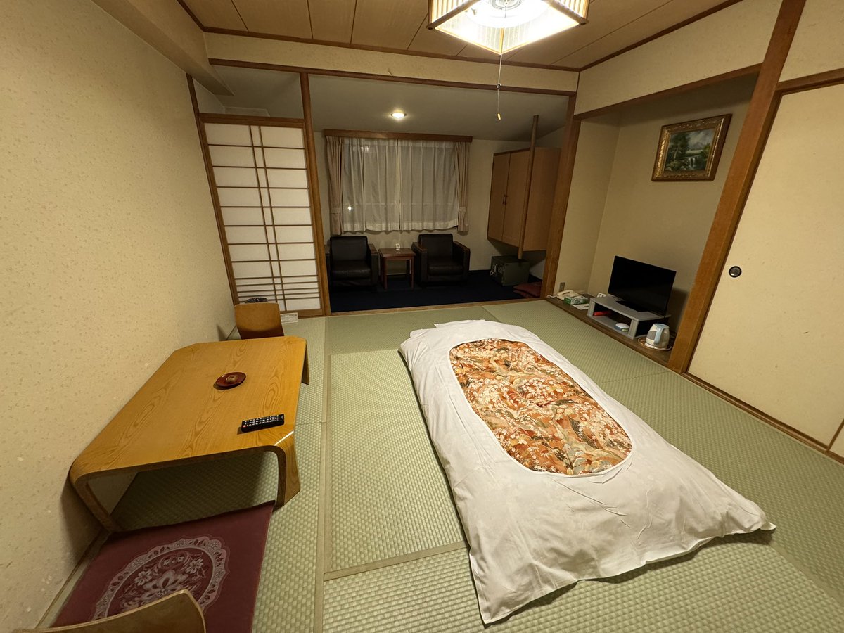 なます tweet media