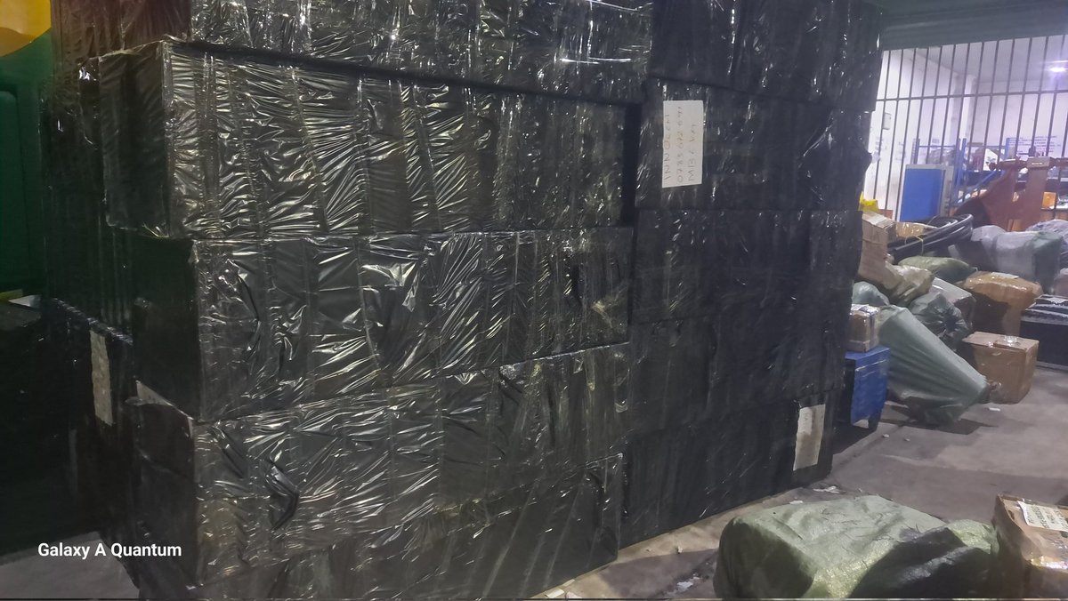 bajabiri's tweet photo. Nikutoe hofu.

Usisite kutumia huduma za kusafirisha mizigo na #BajabirLogistics. 

Leo ☎️ 0672 808 100 tupatie mzigo, hutajutia. https://t.co/TwPjUGyxDa
