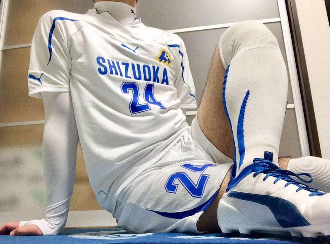 V-konstrukt tweet media