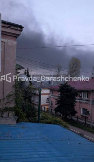 kardinal691's tweet image. the fire at the oil refinery occurred due to the "falling debris" of an unmanned aerial vehicle (#UAV).

#ukraine #putinisamasskiller #putinisawarcriminal @kardinal691