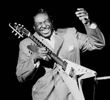 peterparcek's tweet image. Albert King "Blues Power" Live at Fillmore East 9/23/1970!
Brilliant, incendiary slow blues performance!
youtube.com/watch?v=SyVhBf…

#blues #bluesguitar #bluessinger #flyingv #stringbending #stevierayvaughan