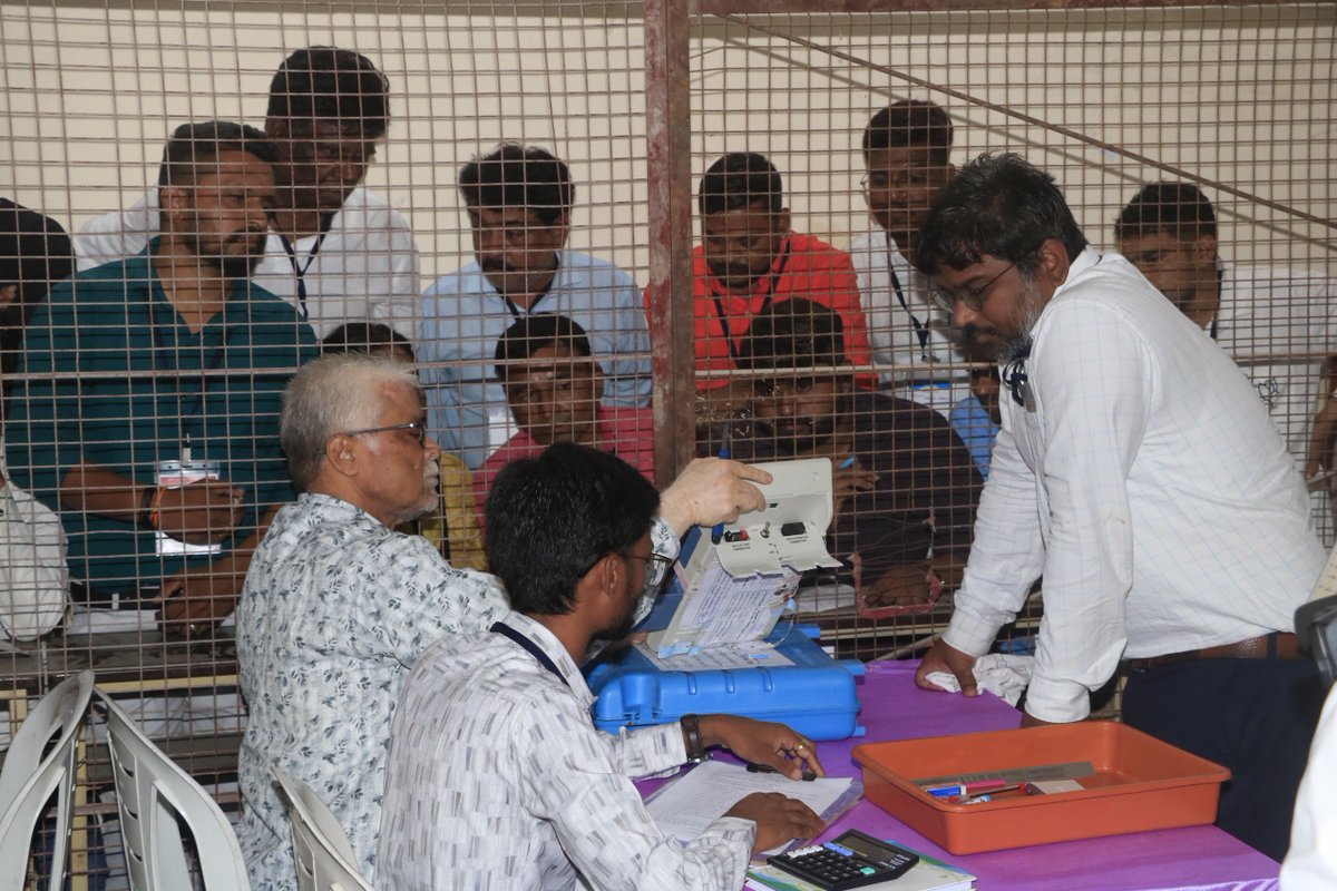 collectorcu's tweet photo. બોડેલી ખાતે T.C. Kapadiya કોલેજમાં મતગણતરી કેન્દ્રની જિલ્લા કલેક્ટર ગાર્ગી જૈન દ્વારા સ્થળ મુલાકાત લેવામાં આવી. માર્ગદર્શિકાઓનું ક��ક પાલન સુનિશ્ચિત કરવા સ્ટાફને સૂચનાઓ અપાઈ. પારદર્શક મતગણતરી માટે મજબૂત વ્યવસ્થા.
@CMOGuj @InfoGujarat
#Election2026 #CountingCenter #ChhotaUdepur https://t.co/N6eGTSIqAy