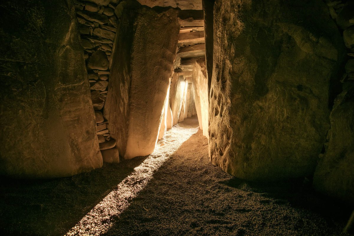 charliemansell's tweet photo. The breakaway Burnhamite Order as well as drumming at the #Edstone is nowadays also promoting an alternative "Northern" #EdBallsDay event of the sun shining once a year on the day itself down a narrow tunnel being hopefully dug towards and under Manchester Piccadilly station!😀 https://t.co/4UF2bwqx4y