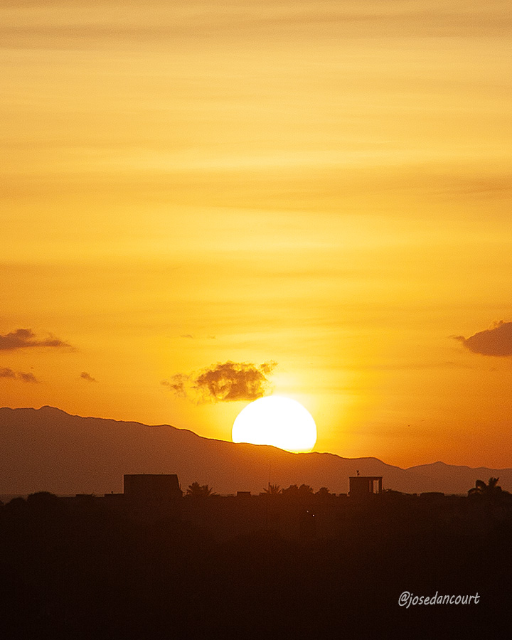 josedancourt's tweet image. El amanecer de hoy martes fue pleno de luz y color, por lo que comparto dos imágenes que capte desde la aurora hasta la propia salida.

#Sunrise #Sun #Color #Cumana #relax  

#CursoFotografiaTwitter
Gratuito
Autoestudio
Acceso en post fijado en mi perfil X