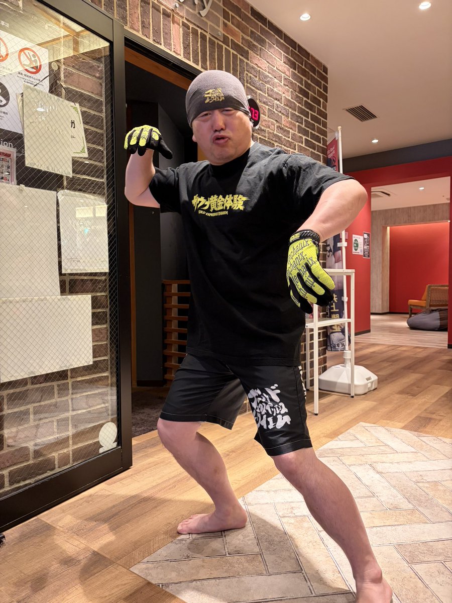 tsuvonne's tweet photo. 天然温泉平和島にて井上勝正さんによるサウナ黄金体験。
ストーブにアロマ水をかけながら室内を一周するたびに空気が世界が変わる。一巡した世界、まさにメイドインヘブンのようでした。 https://t.co/whbjtxXWuN