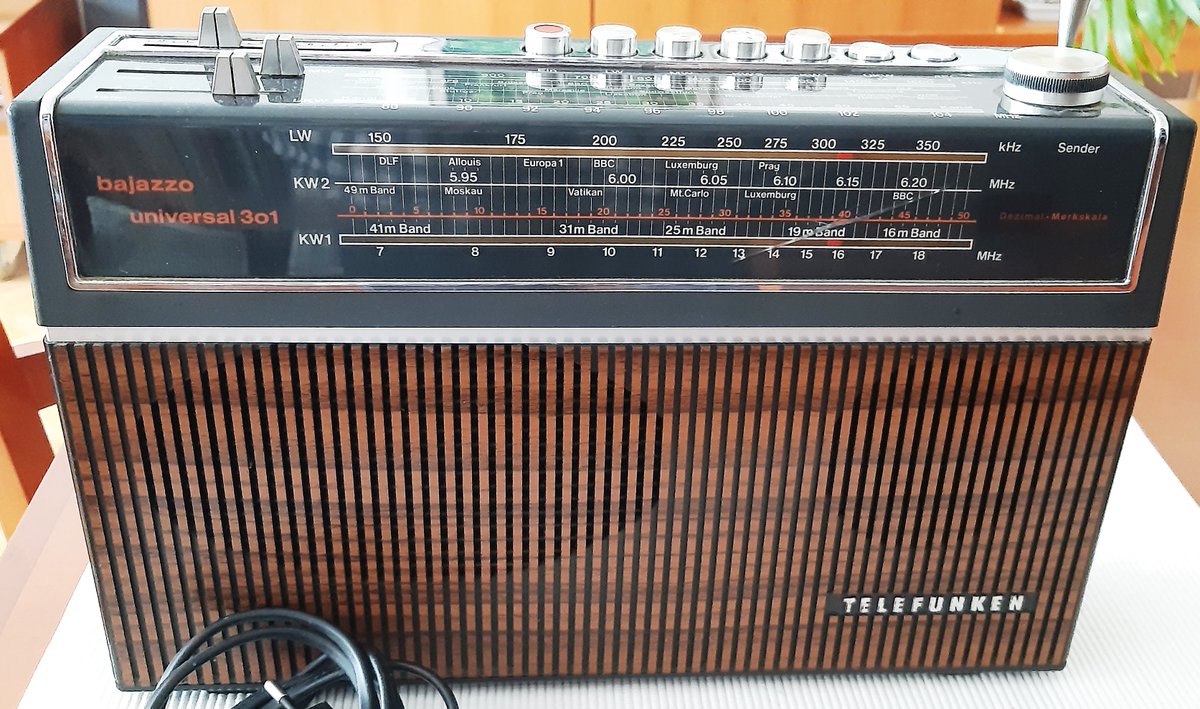 EL_ALMACEN_TC's tweet image. RADIO TELEFUNKEN BAJAZZO UNIVERSAL 301, 1972-74, ENCIENDE. todocoleccion.net/radios-transis… a través de @todocoleccion #Telefunken #Radio #Transistor #VintageRadio #ColeccionismoRadios