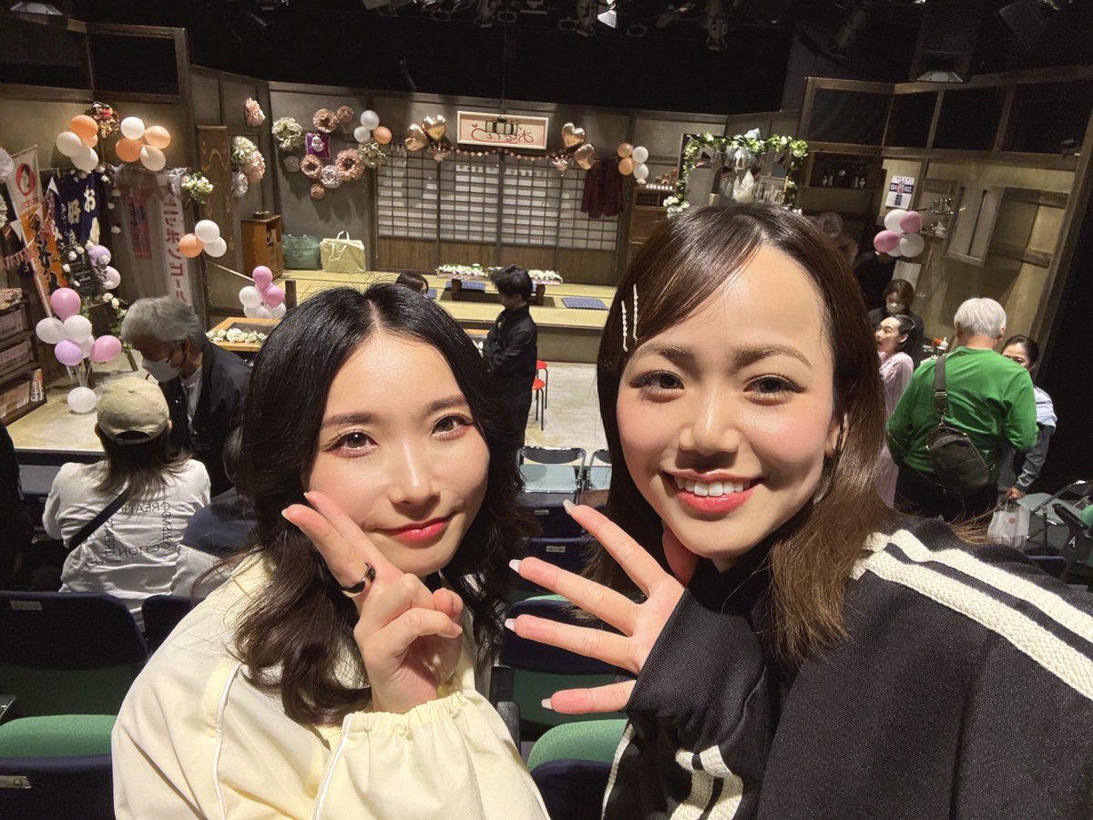 ms__kaede's tweet photo. 勝手に繋がりを感じる広島が舞台🍁⛩️本格的なセットに、コメディや恋愛の要素で笑いが起こる場面が多かった🤣
ヨーコちゃんは、妹の幼い元気さが際立ってました🤭💜

繰り返しセリフにあった「否定からは何も生まれない」は見逃したくない大切な事だなぁ💡
#楓も同じ花言葉 #椛のバッキャロー #椛バカ https://t.co/aJ0F3btKEI