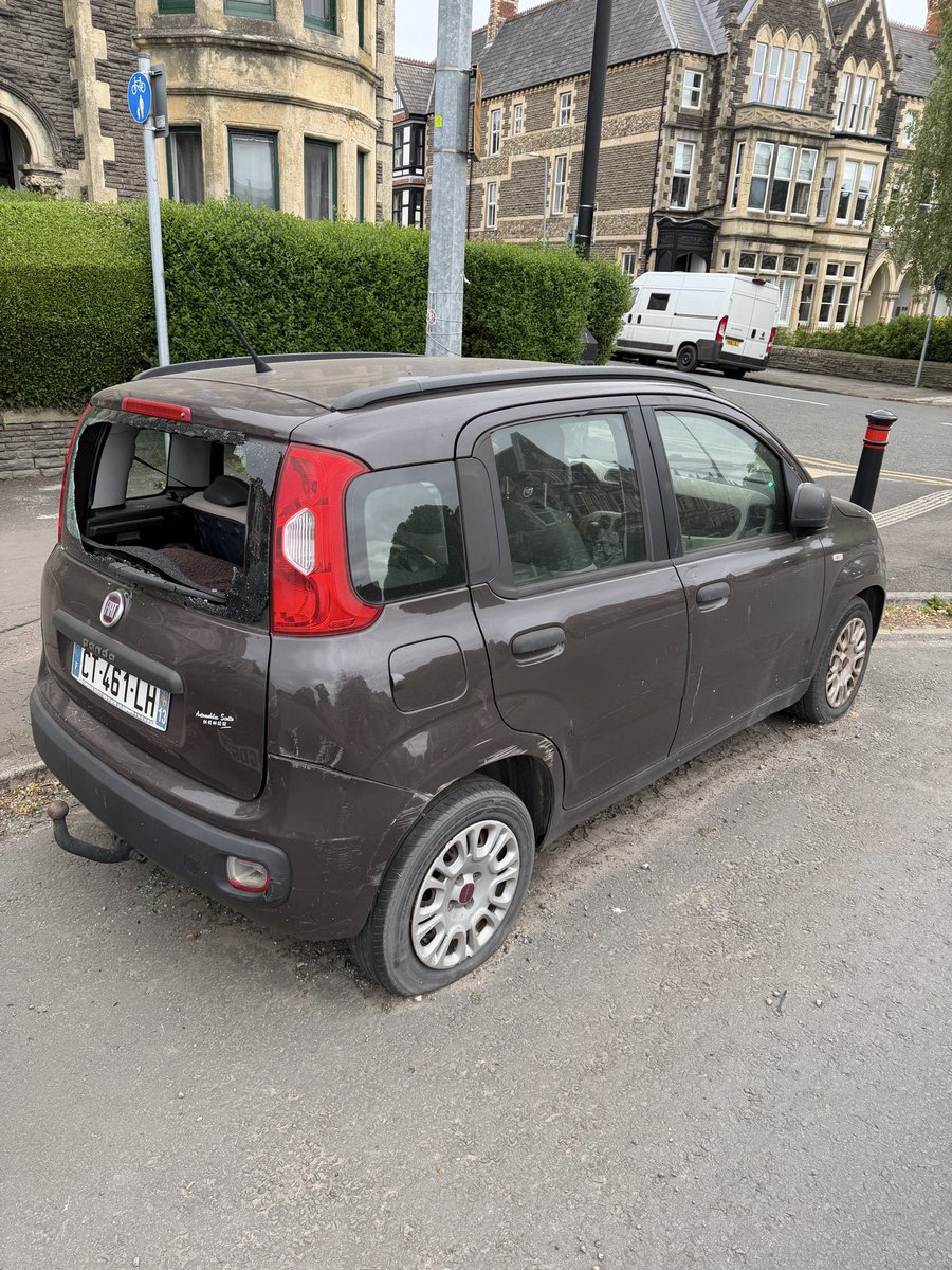deiansound's tweet photo. @cardiffcouncil this car has been abandoned on Cathedral Road for months and is an eyesore and a danger. Please could you arrange to have it removed? https://t.co/IgOWXQ6aEV