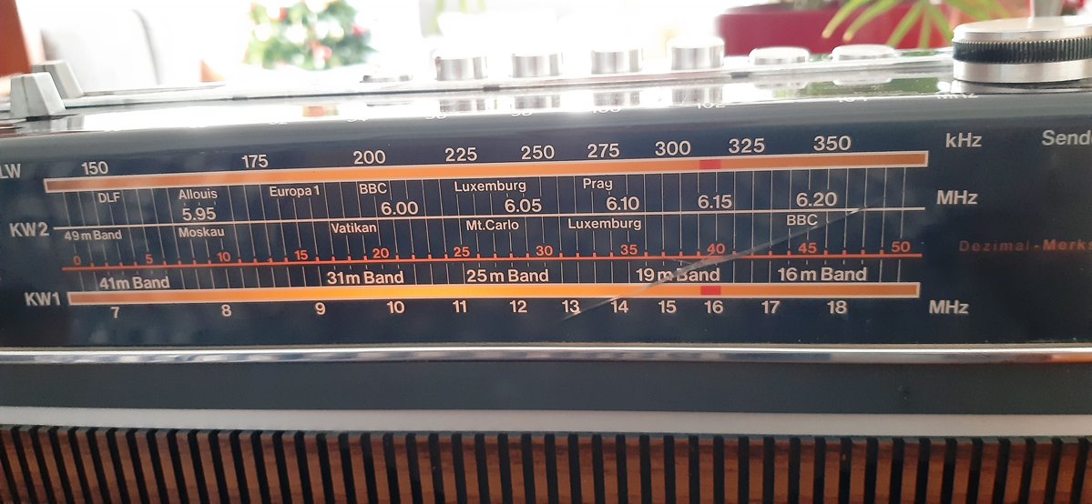 EL_ALMACEN_TC's tweet image. RADIO TELEFUNKEN BAJAZZO UNIVERSAL 301, 1972-74, ENCIENDE. todocoleccion.net/radios-transis… a través de @todocoleccion #Telefunken #Radio #Transistor #VintageRadio #ColeccionismoRadios