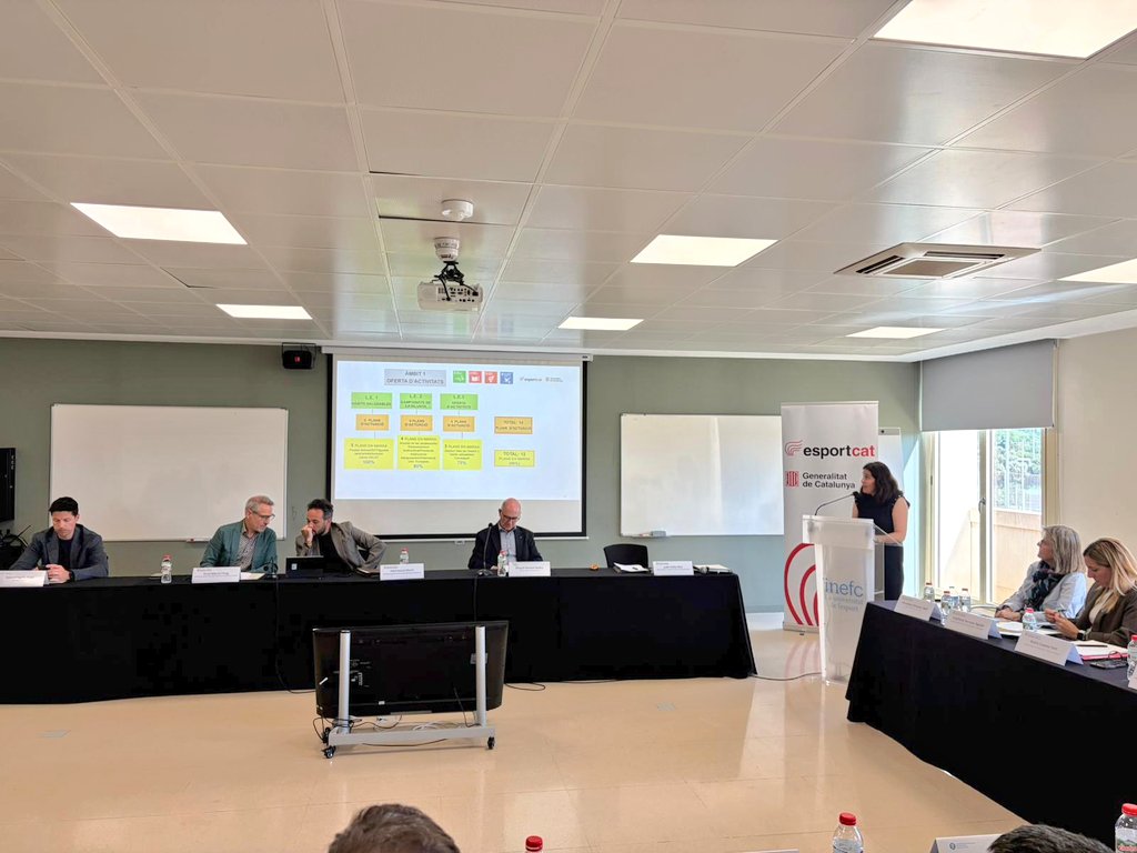 esportcat's tweet photo. 👥 Reunió del Consell de l’Esport Universitari de Catalunya 

🏐 Amb el SG @abelgama77, fem bon balanç de les activitats esportives de les 2 últimes temporades  

💪 L'ens defensa l'oportunitat de la nova Llei de l'esport per reforçar el pes de l’esport universitari

#esportcat https://t.co/n6Y3HaP5ES