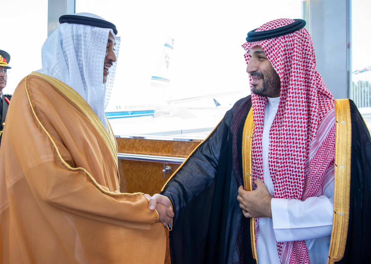 عاجل..

سمو ولي عهد دولة الكويت يصل إلى جدة لحضور القمة الخليجية التشاورية وسمو سيدي  #ولي_العهد  في مقدمة مستقبليه.
 #القمة_الخليجية_في_جدة