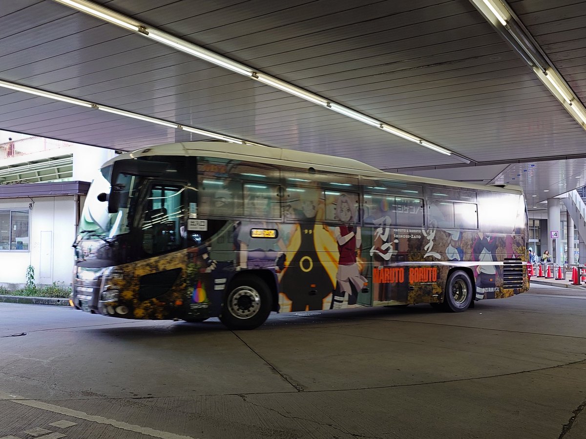 SINKI5031's tweet photo. 今日の三宮BT
西日本JRバス 神戸営に新たな車両が641-25904元々京都の車両だったのようで、京都に居たの短かったですね。
2枚目と3枚目は、本四海峡バスの車両ですけど、西バスのお下がり車両でしょうか？ https://t.co/vmDCKLWZtg