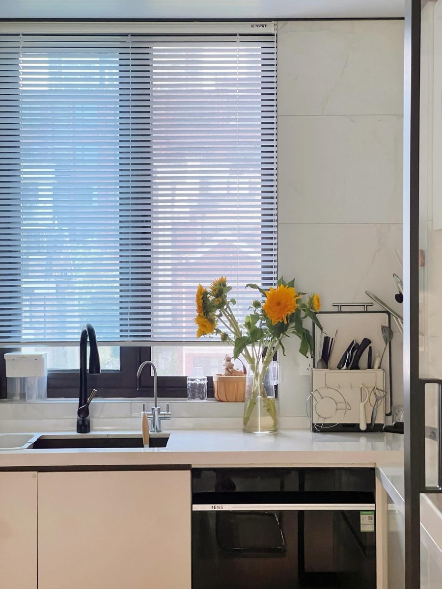 Boubou9600's tweet image. "Small daily habits = big health wins!  Today’s tip: Swap 1 sugary drink for water—your body (and energy) will thank you. #HealthyHabits #WellnessJourney"