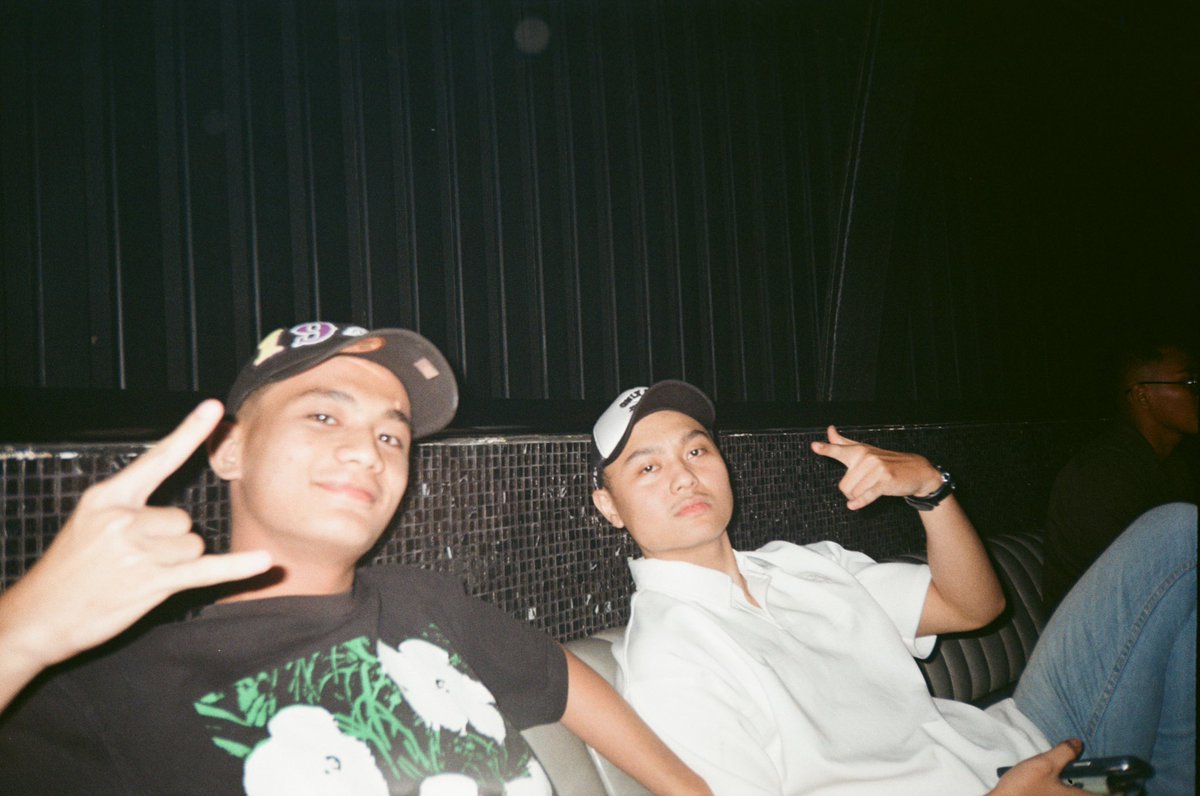 brownaidentt's tweet photo. @roemnida TURUNKAN HARGA ROLL FILM !!! https://t.co/jzoFBpIDa2