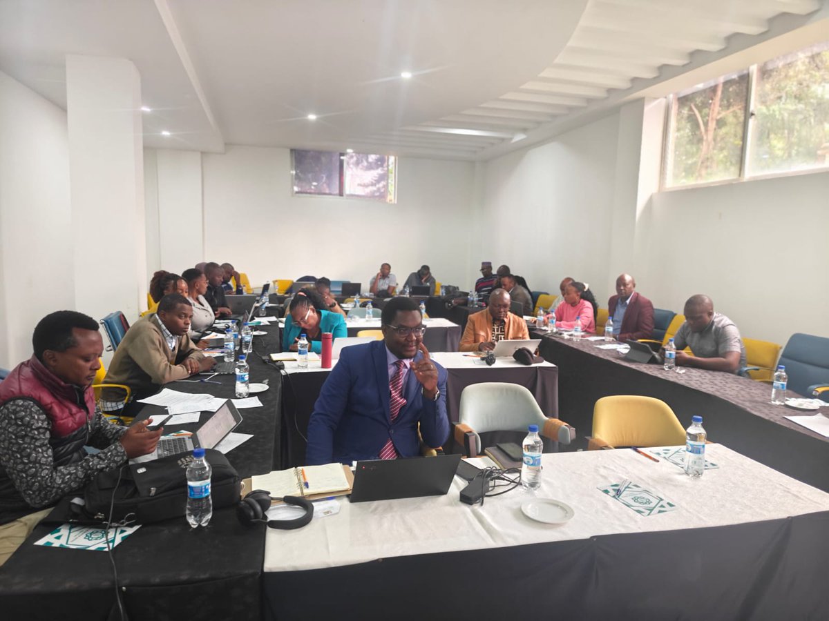 elijah2495's tweet image. 🇰🇪 Scaling Climate-Resilient PPPs!
📍 From vision to action—PPP Directorate (National Treasury), with World Bank &amp;amp; PIDG, is driving real project identification. 
📍 Focus: climate-smart, bankable county projects.
#PPPs # @ppp_kenya @EngKefaSeda @JohnMbadiN @DrChrisKiptoo