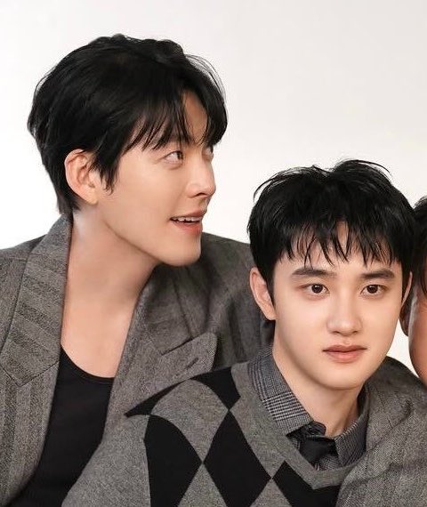 dohsources's tweet photo. Kim Woobin once again recommended popcorn and he even knows that the song is rising on the charts 😭

“for a song recommendation, there’s a song that's been hot lately this spring.”

“that amazing song that’s climbing back up the charts.” https://t.co/a2m9SEUAPZ