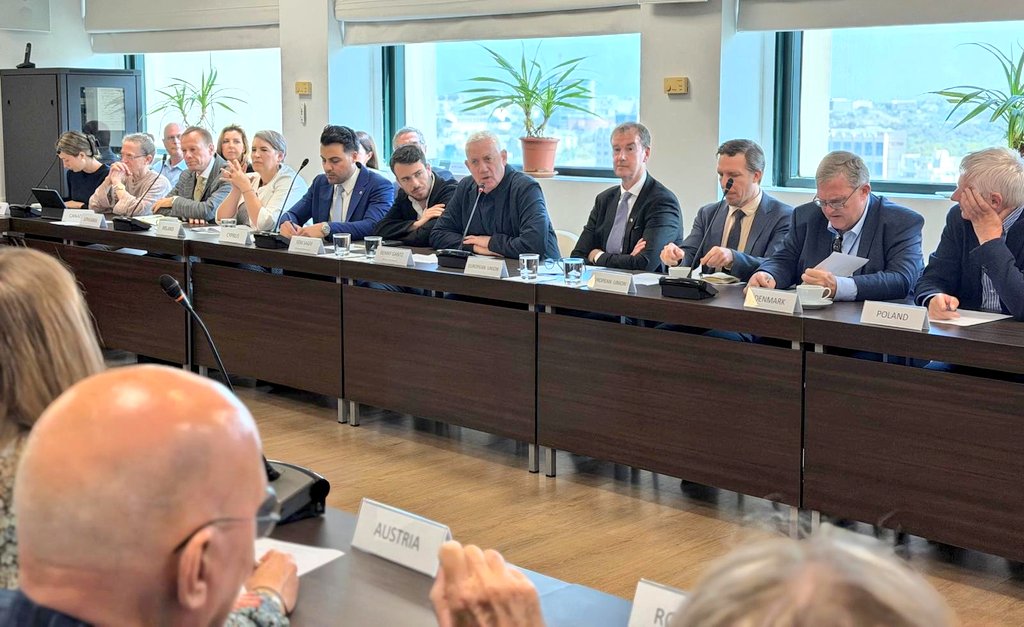 Thank you MK Benny Gantz <a href="/gantzbe/">בני גנץ - Benny Gantz</a> for addressing ambassadors of EU member states and partner countries at our delegation today. We had a wide-ranging discussion about the security situation - including Iran, Lebanon, Gaza and the West Bank - as well as about political topics.