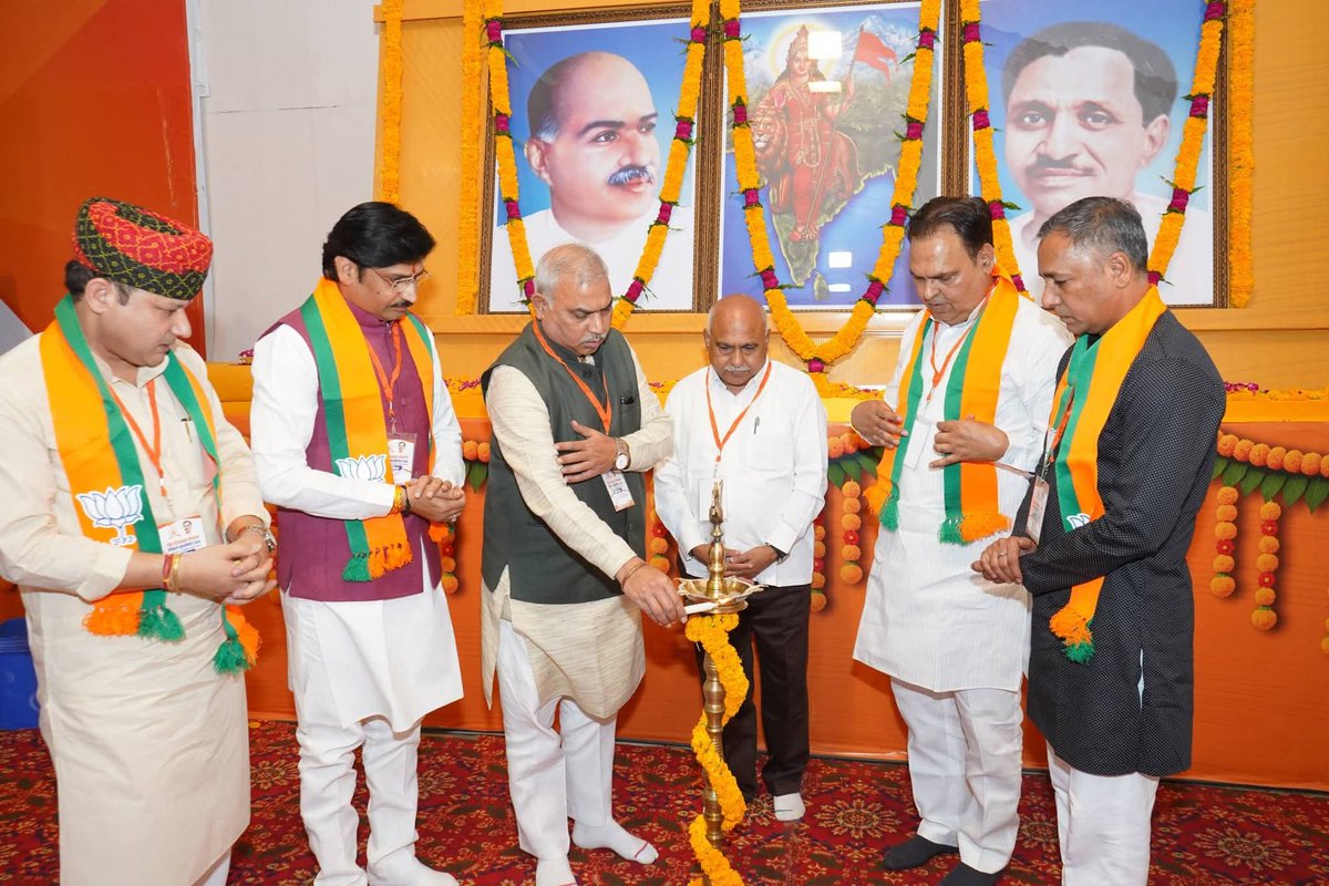 shyambjp19's tweet photo. आज भारतीय जनता पार्टी प्रदेश कार्यालय,भोपाल  में “पं. दीनदयाल उपाध्याय प्रशिक्षण महाअभियान-2026” के अंतर्गत जिला प्रशिक्षण वर्गों की कार्ययोजना को लेकर आयोजित महत्वपूर्ण बैठक में सहभागिता की।
@DrMohanYadav51
@BJP4MP
@Hkhandelwal1964 @shivprakashbjp https://t.co/tR0fh6FuVT