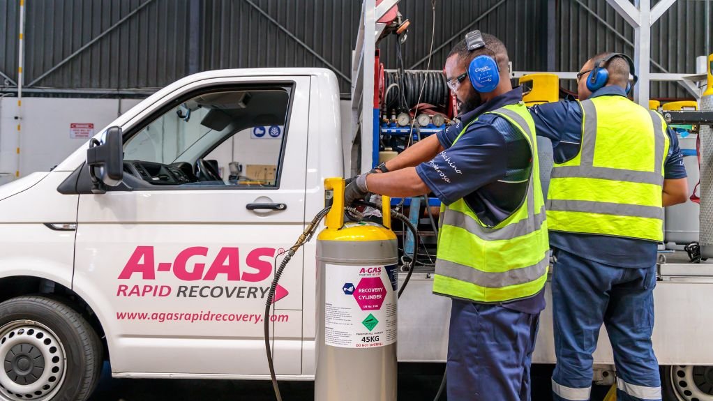 EngNewsZA's tweet image. [𝗚𝗔𝗦] SA’s HVACR sector is undergoing a significant transition as the phase-out of ozone depletion substances and phase-down of high global warming potential (GWP) refrigerants accelerates, says @AGasLtd. 𝗥𝗲𝗮𝗱 𝗺𝗼𝗿𝗲: bit.ly/3OxOxdw 
#HVACR #Gas #Refrigerants
