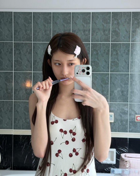 ivepics_'s tweet photo. leeseo instagram update https://t.co/PympLW4YLs