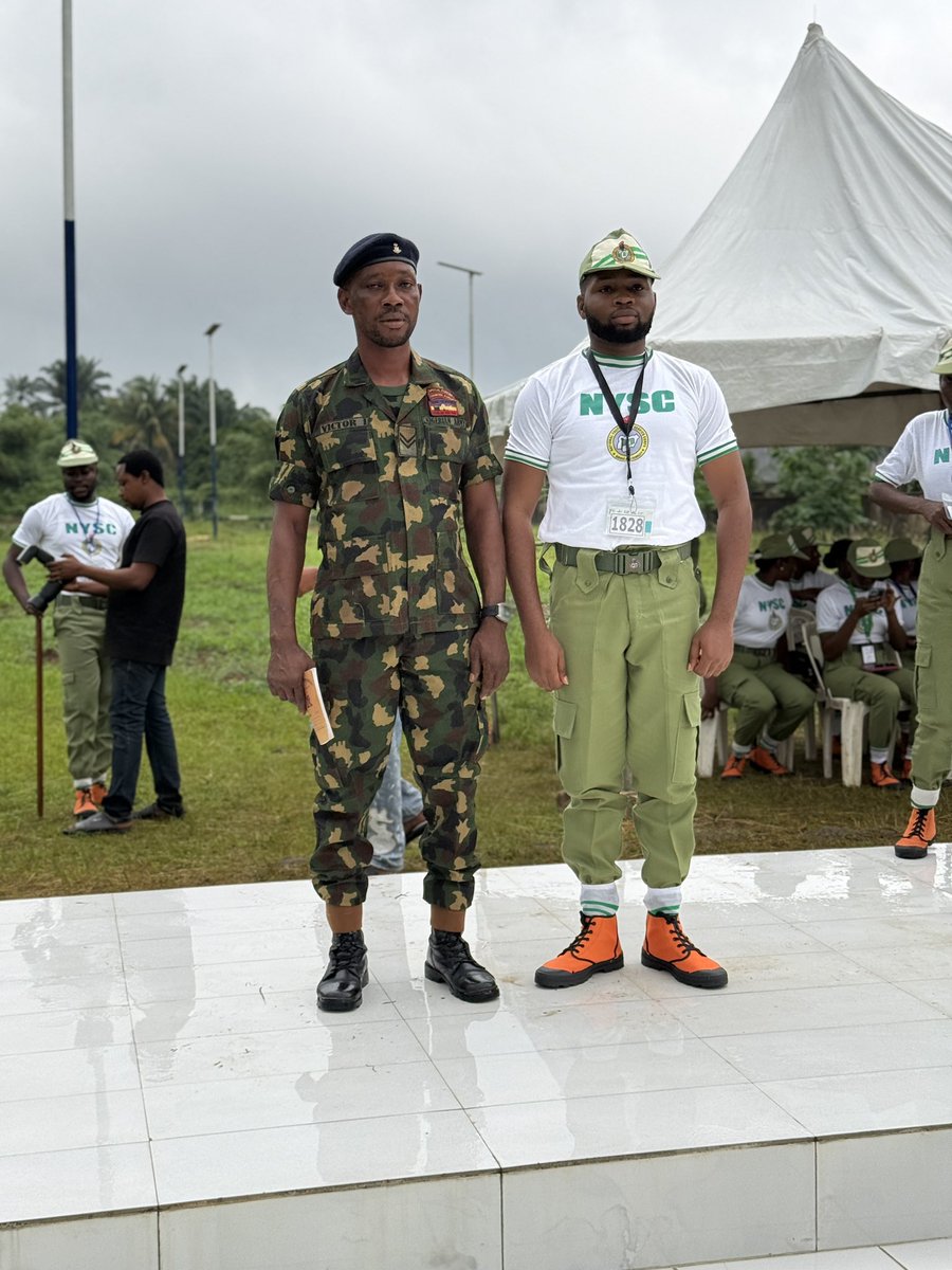 Victorvinexx's tweet photo. Officer victor 🫡🤝Corper Victor 

#quarterguard 
@nysc360 
#nysc https://t.co/NCHKw1xAEF