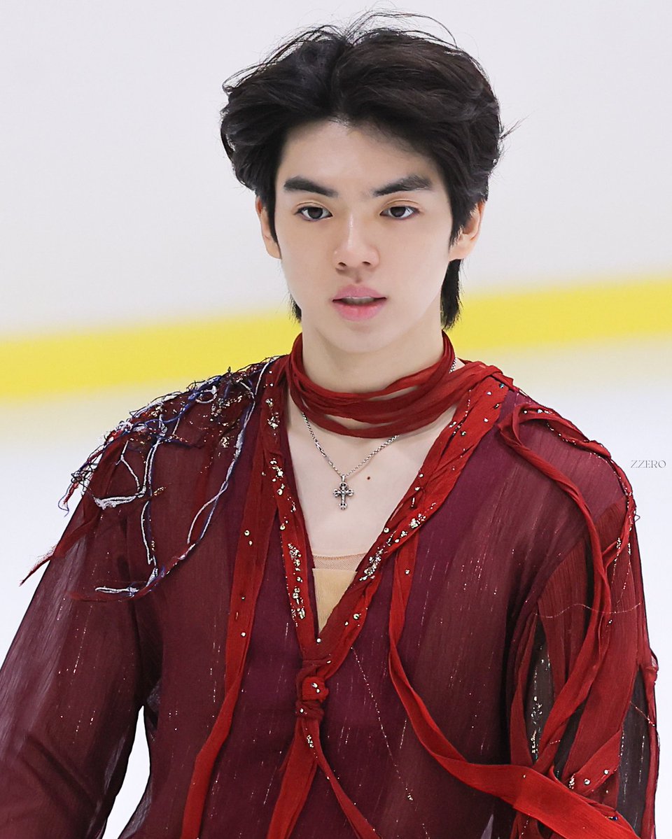 시는 시드는 일이 없다 
그래, 너에게 시를 바치는 일은 
너에게 꽃을 바치는 일보다 
더 그윽한 일이다
   
⚘️이생진, 꽃과 사랑