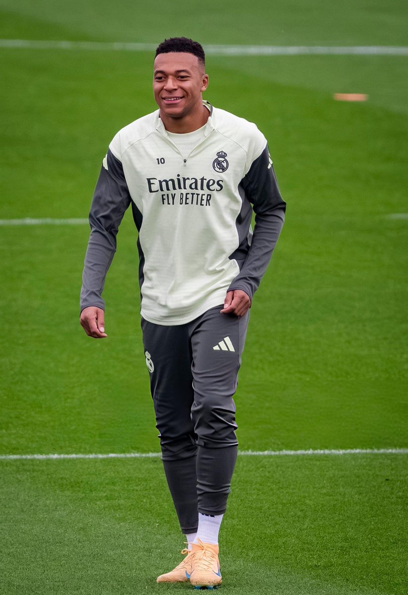 (fan) REAL MADRID FANS 🤍 tweet media