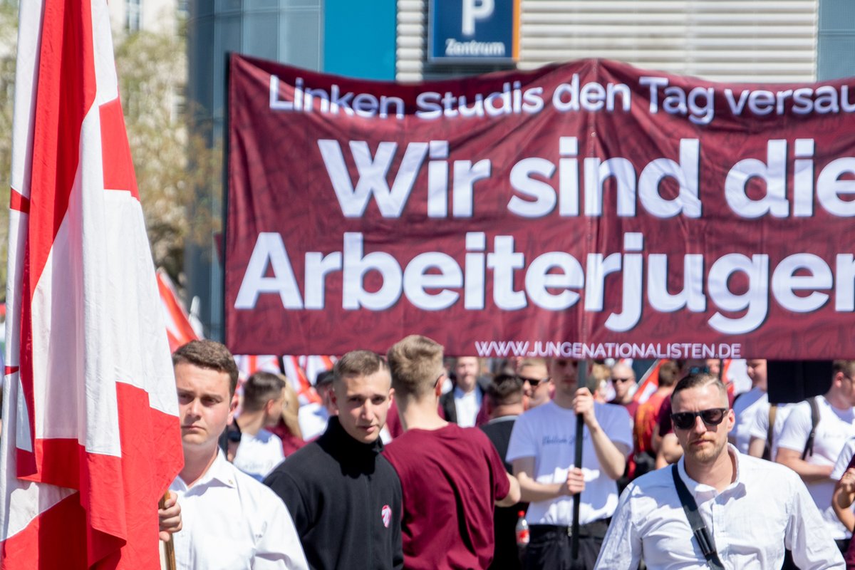 ENDSTATION RECHTS. tweet media