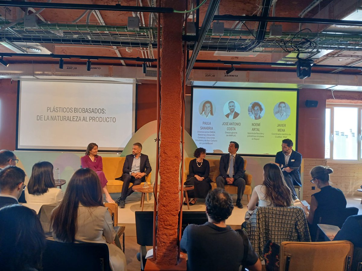 Ethic_'s tweet photo. @PlasticsEuropES @bioplat @AsajaNacional Arranca la mesa redonda «plásticos biobasados: de la naturaleza al producto» con Paula Sanabria, Noemí Artal, José Antonio Costa y Javier Mena. https://t.co/5BZ6gO3MZH