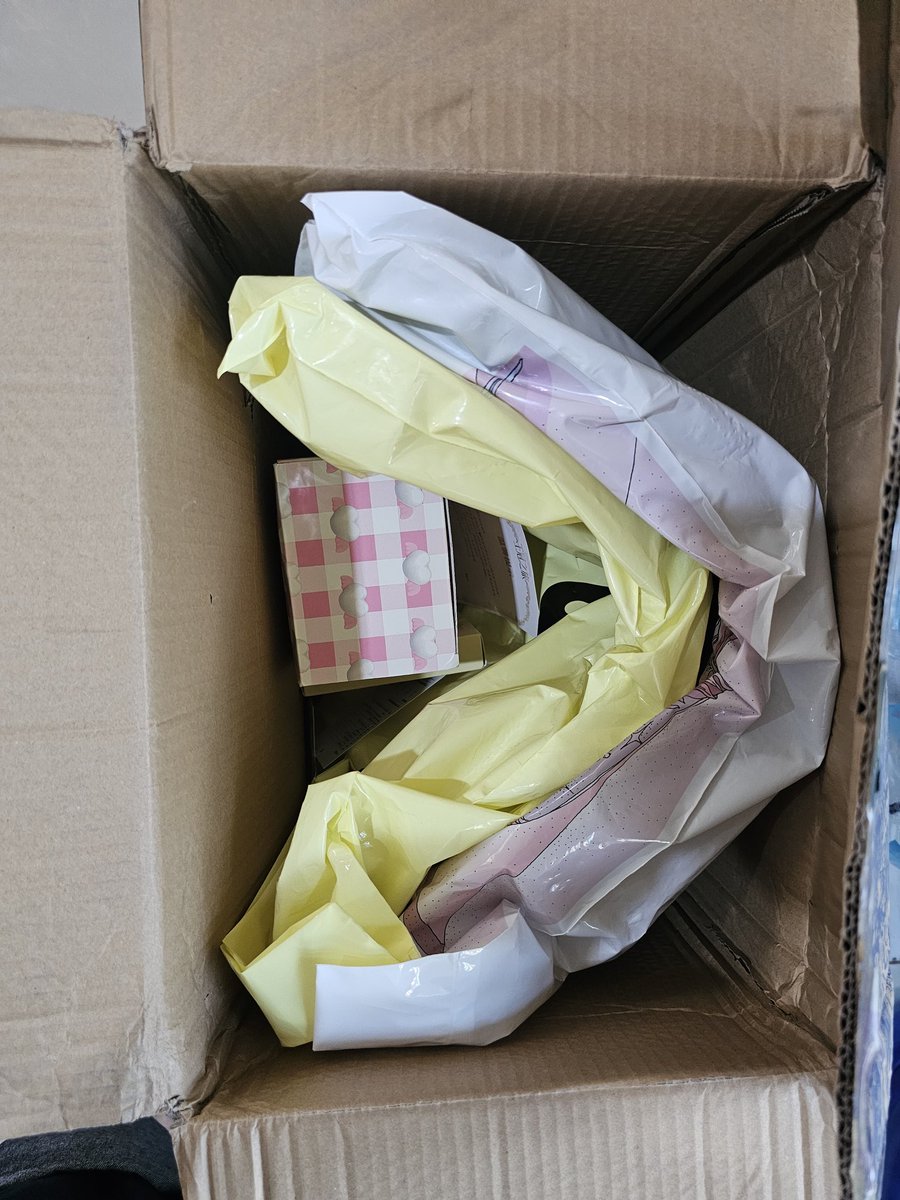 ได้รับของแล้วค่ะแม่ค้าใจดีน่ารักมากเลยอ่ะ มาพร้อมของแถมเหมือนซื้อแก้วแถมที่รองหลัง😂😂🥰🥰 #รีวิวkocacoalaa