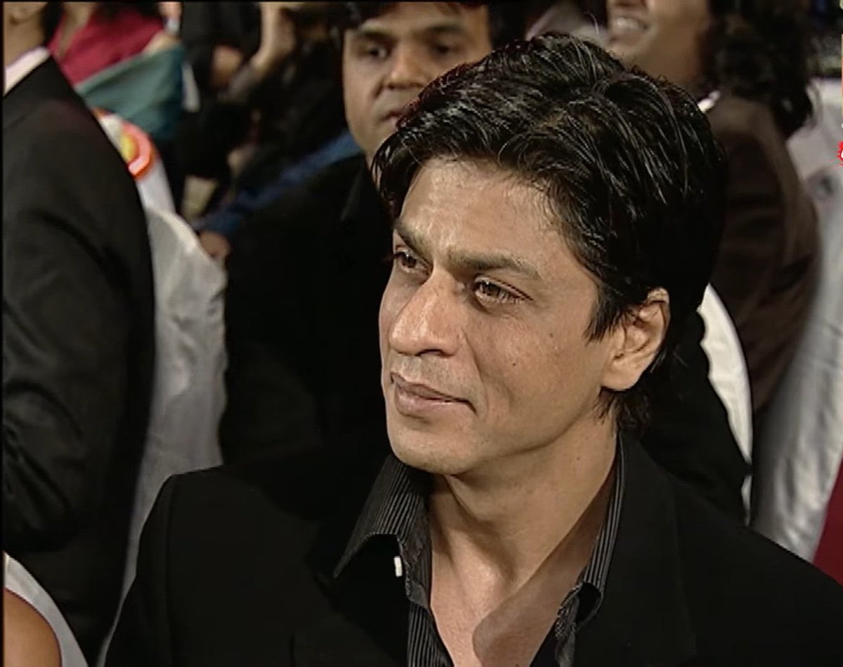 SRKUniverse's tweet image. face card that never declines — timeless beauty, unmatched charm, and an aura no one can replicate. 👑

@iamsrk

#KING #KINGTitleReveal #ItsKingTime #ShahRukhKhan #SRK #KingKhan